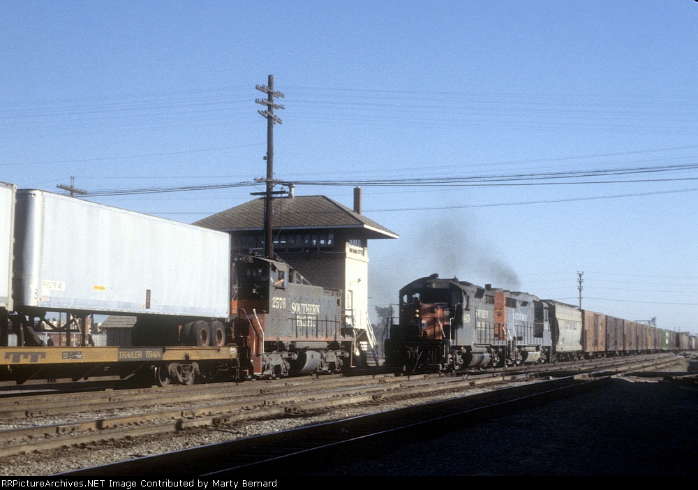 SP 4079 and 5003 Meet 2576 at the Tower